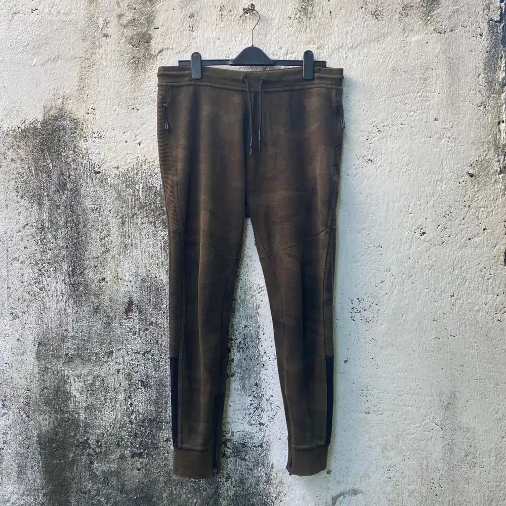 Joggerpants Pull & Bear -Size 36 - Celana santai