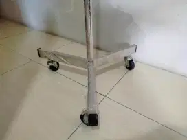 Tiang infus roda 3 kaki Stainless steel