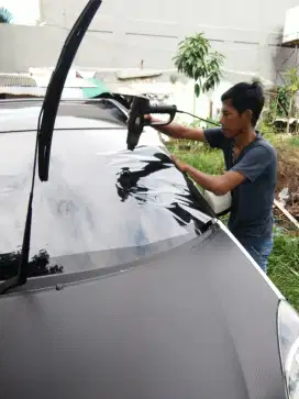 Kaca film siap meluncur ke tempat anda