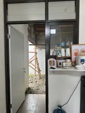 dijual daun pintu satu set dengan jendel