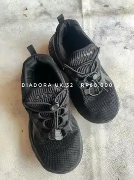 Sepatu Diadora anak