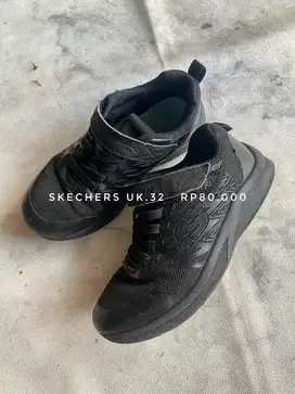 Sepatu sketchers anak