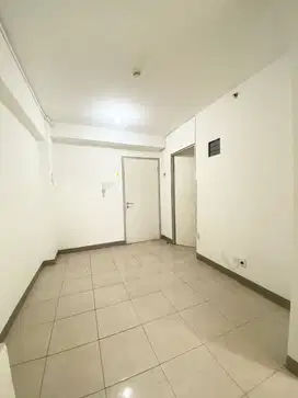 disewa 2br apartemen unfurnished coastview  hanya ada ac