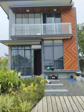 RUMAH DIJUAL 2 LANTAI DP0%  CICILAN 4 JTAN BEBAS BANJIR