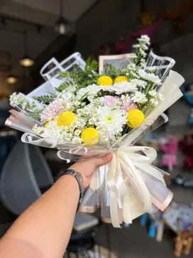 Bouquet Buket Bucket Bunga Segar Fresh Flower Kado Hadiah Wisuda Ultah