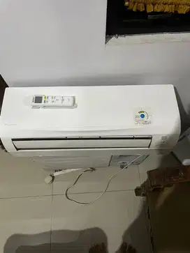 AC 1 PK Daikin Bekas - FTC25NV14