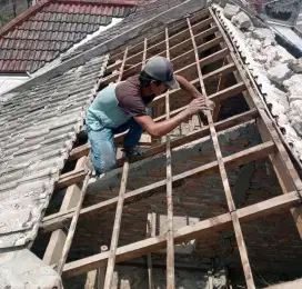 Bongkar pasang atap lama ke baja ringan