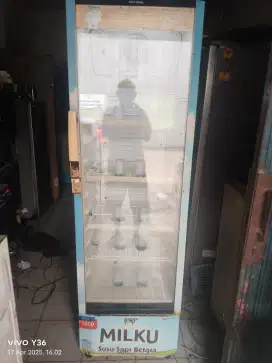 Di jual cepat showcase jumbo 5 rak
