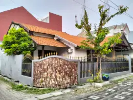 Rumah Hook di perumahan Bendul Merisi Permai