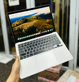 Macbook Air 2020 Chip Apple M1 RAM 8/256GB  Cc 200 D-DC