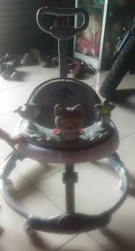 Baby walker merk space baby ada pegangan