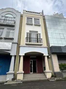 Dijual cepat  Ruko Sutera Niaga 3 luas 91m2 3,5 Lantai.