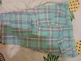 Celana Pendek Hijau motif garis