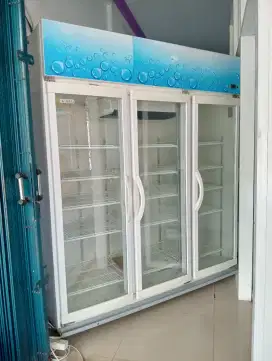 Showcase Panasonic 3 Pintu