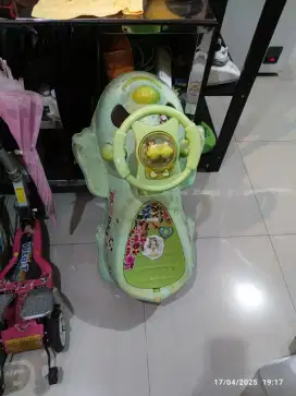 Main dorong dorong perkuat kaki anak