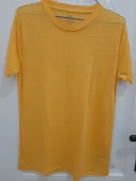 Kaos warna kuning