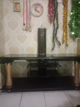 Meja kaca unt tv