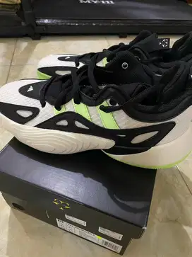 Sepatu Basket Adidas Ori Trae Young