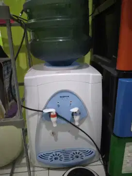 Dispenser maspion beserta galon