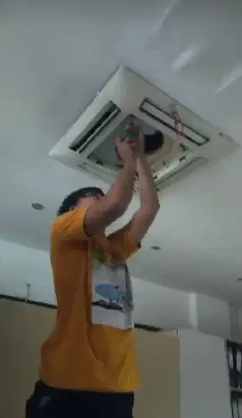 Service ac,bongkar pasang ac,cuci ac,isi freon dll