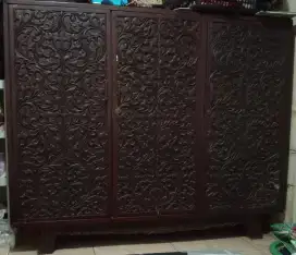 Lemari antik kayu jati