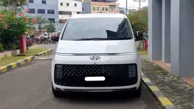 km12rb hyundai staria signature 9 seater 2023 pakai 2024 sunroof putih