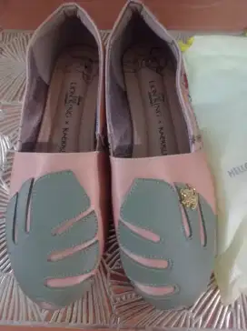 Sepatu prempuan lion king