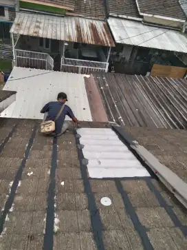 Tukang perbaikan atap bocor