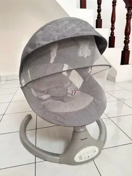 Swing bed hug me