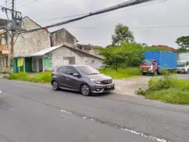 Tanah pekarangan pinggir jalan utama