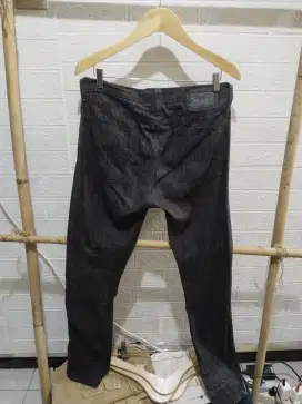JUAL JEANS IMPORT ORIGINAL MERK LEVI'S SIZE 31 BLACK MOTIVE BANGLADESH