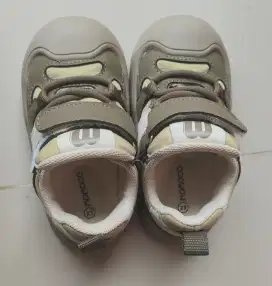Sepatu anak momoco uk.23
