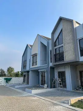 Ayase Rumah di jalan raya utama profinsi Bogor