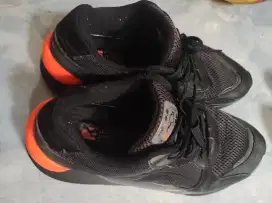 Sepatu running Puma RS