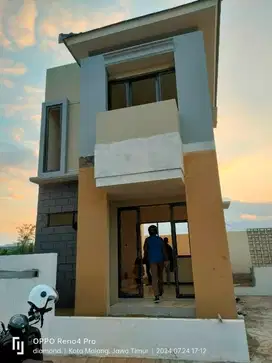 RUMAH MEWAH 2 LANTAI SUKUN KOTA MALANG