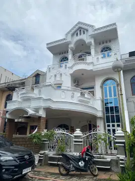 Dijual Rumah Villa Mewah di Inti Kota Komplek Merbau Mas - Sekip