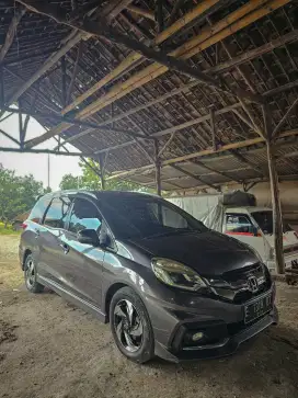 Honda Mobilio warna abu, tahun 2015
