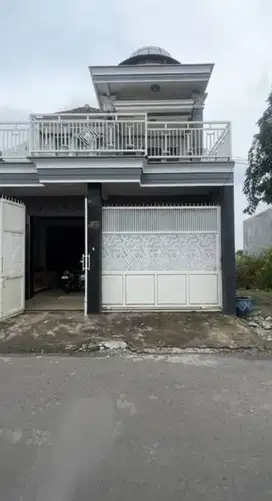 RUMAH 2 LANTAI NOL POROS SUMBEREJO BENOWO SURABAYA