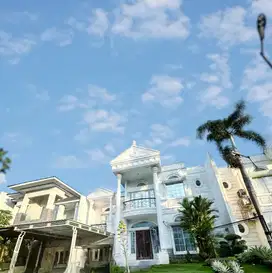 DIJUAL RUMAH CLASSIC STYLE RAFFLES GARDEN CITRALAND MURAH SIAP PAKAI