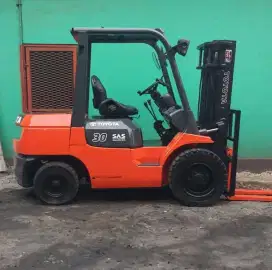 Forklift Toyota 3 Ton,Tiang 3 Meter,Manual,Mesin 2Z,Tahun 2005