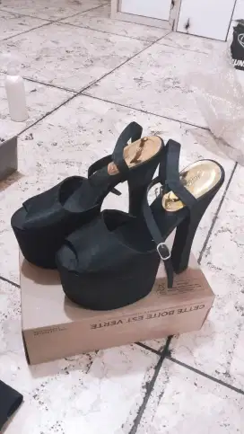 Sepatu heels wanita dapat 2 pasang
