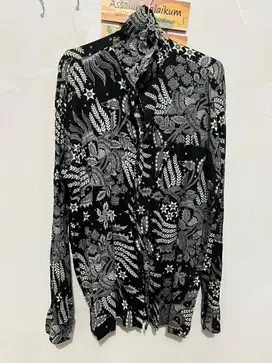 Kemeja batik hitam