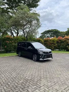 Toyota Voxy 2.0 AT 2019