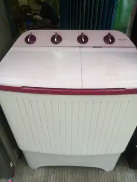 Di jual mesin cuci POLYTRON 7KG
