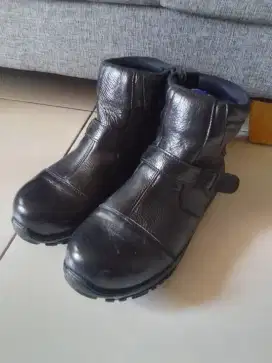 Sepatu Safety Kulit
