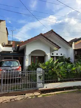 Rumah terawat antapani dekat terminal