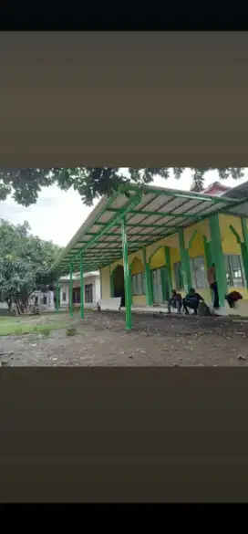 Kanopi baja ringan