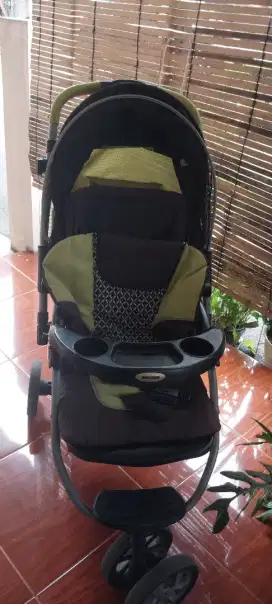 Di jual stroller merk babydoes