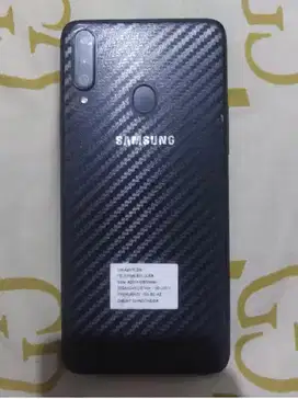Samsung A20S hitam.