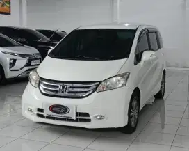HONDA FREED PSD MATIC ASLI BALI LOW KM Full orisinil